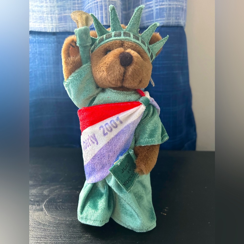 Liberty 2001 Limited Edition 9" Statue of Liberty Jointed Bear, New York Plush